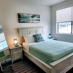 https://luxury-apartment-2beds-2baths-sea-views.topanaheimhotels.com